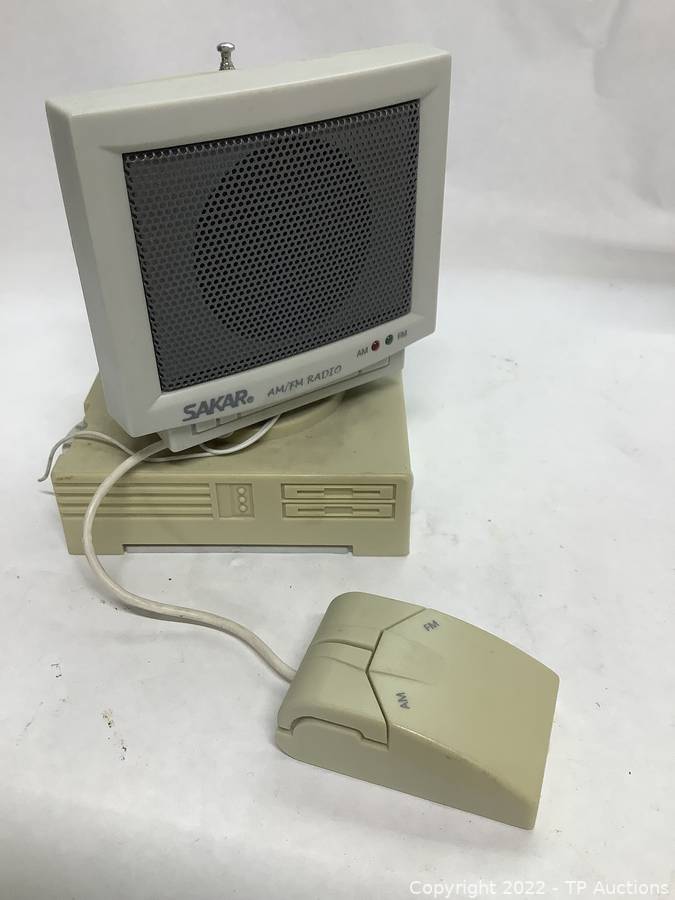 AM/FM Radio Shaped like an old desktop computer and mouse